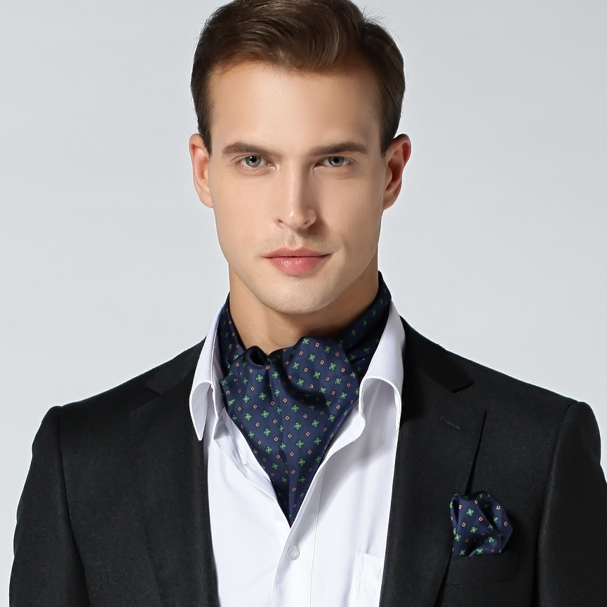 细腻领巾有魅力,鲜肉大叔都能用