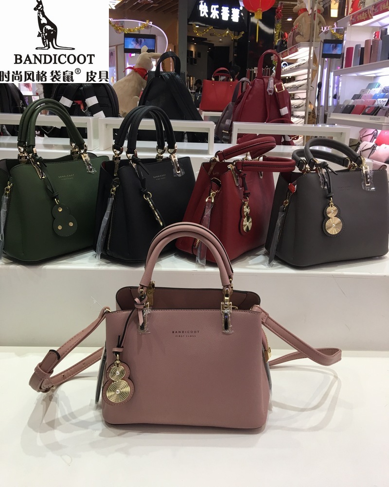 【特价】正品袋鼠女包2018新款专柜款珍珠挂饰品专柜正品