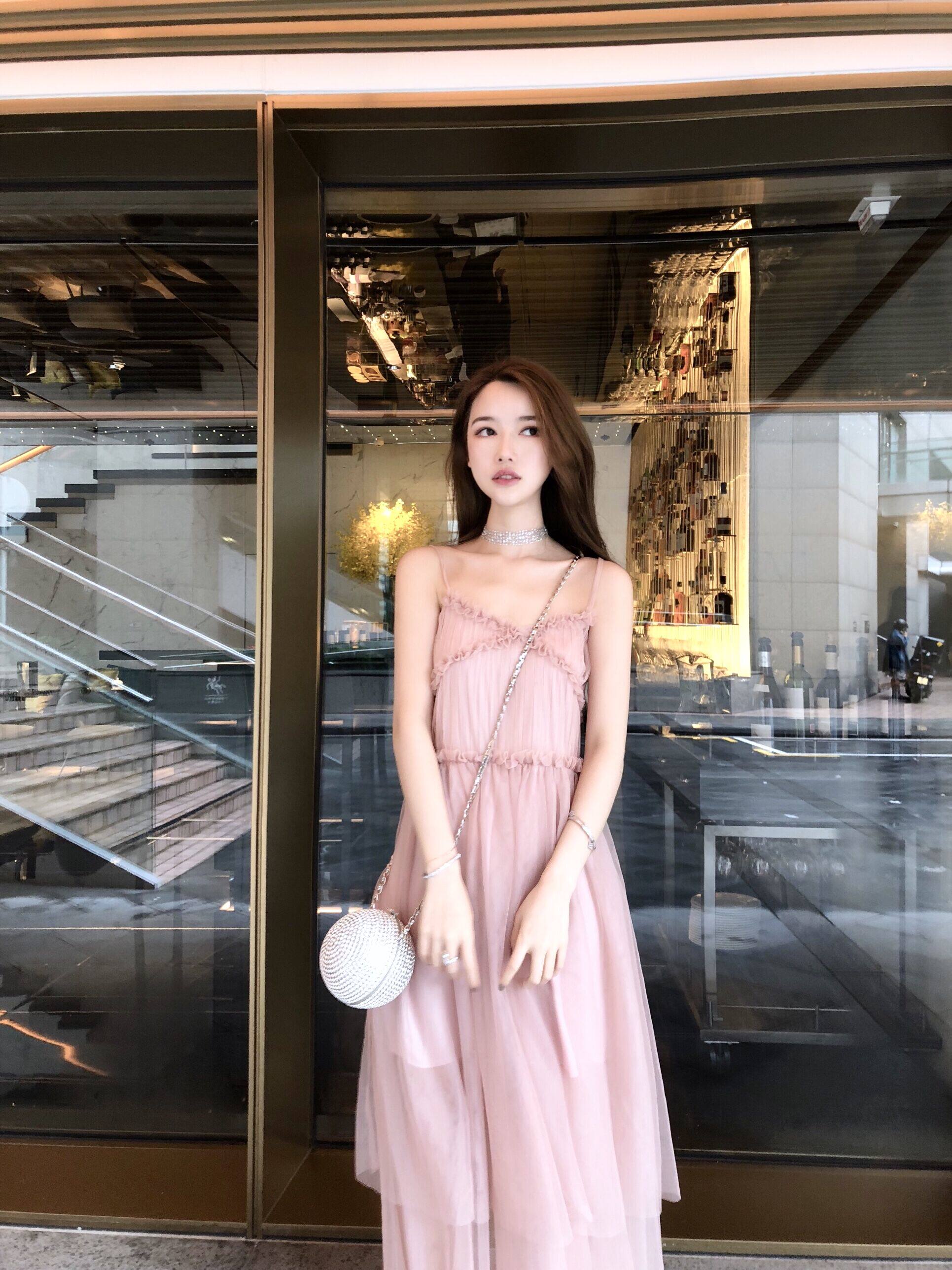 热销长裙_chicyou 甜美温柔超仙女粉色网纱少女感飘逸仙气度假吊带