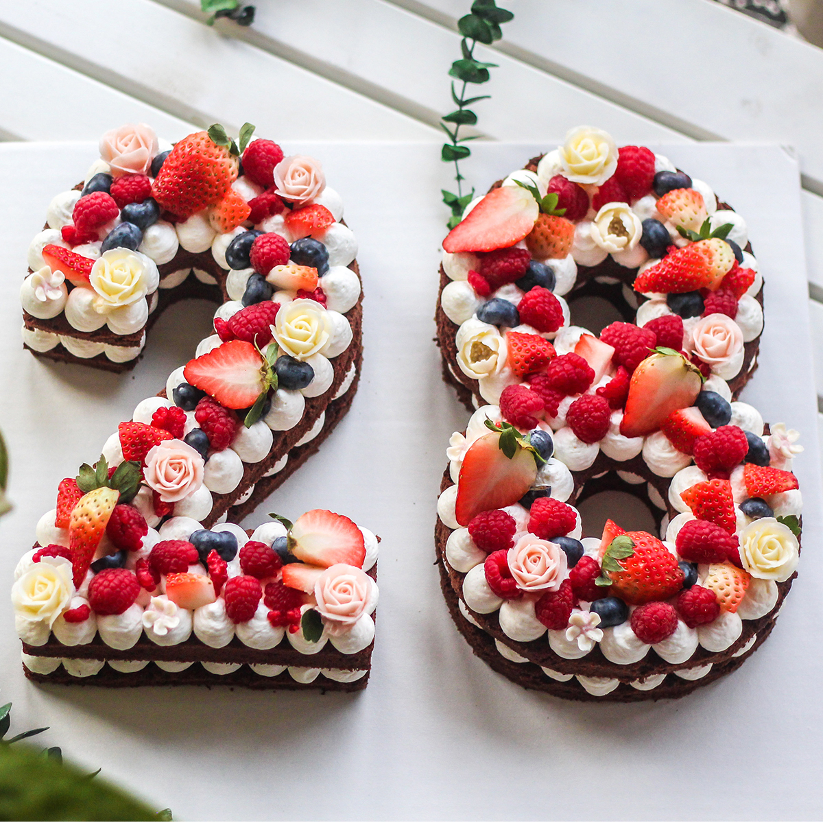 成都生日蛋糕同城配送_知味坊网红数字18红丝绒裸蛋糕乳脂奶油裸成都