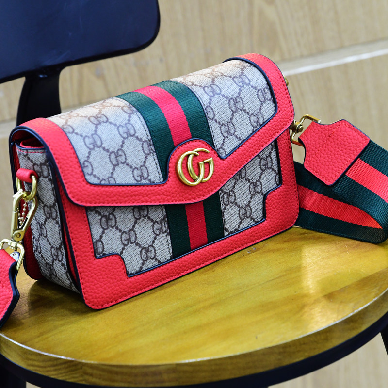 热销女包斜跨包_gd方块包拼色小方包秋冬实拍女包撞色条纹宽带卡其单