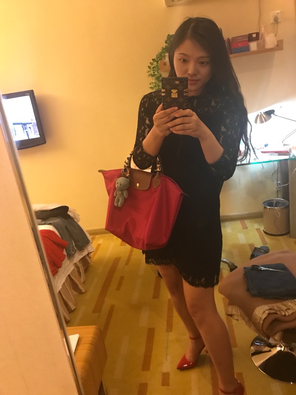 "我168,120斤,l码非常合身,经典百搭的黑色～"