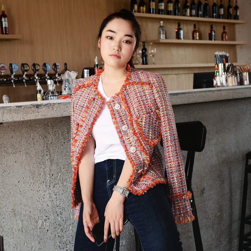 各大品牌秋冬秀小香风系列年年有,只是在风格款式上做文章