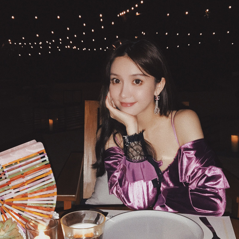 zy喜哥女神,突显个性,舒适性感出街