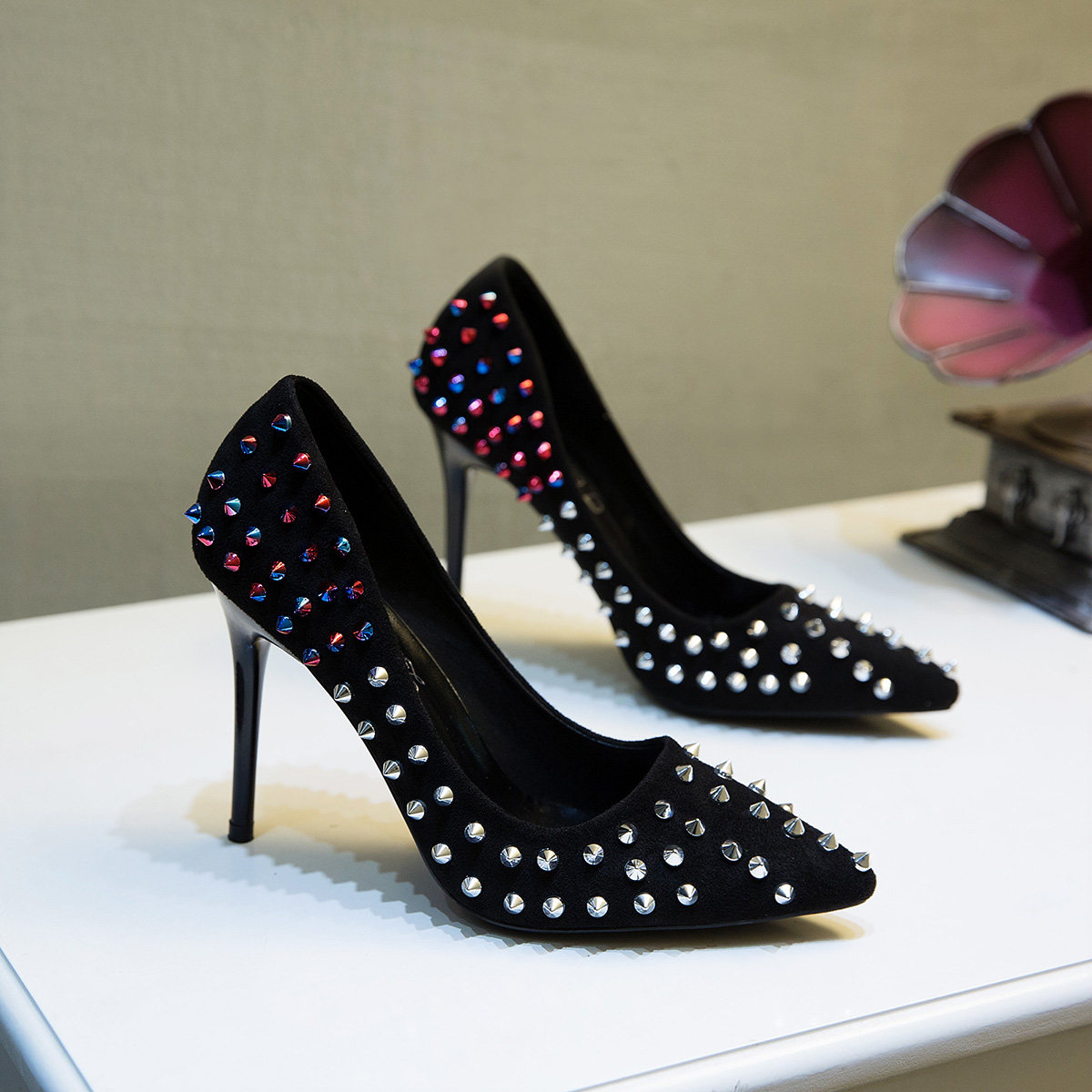 特价女鞋铆钉单鞋