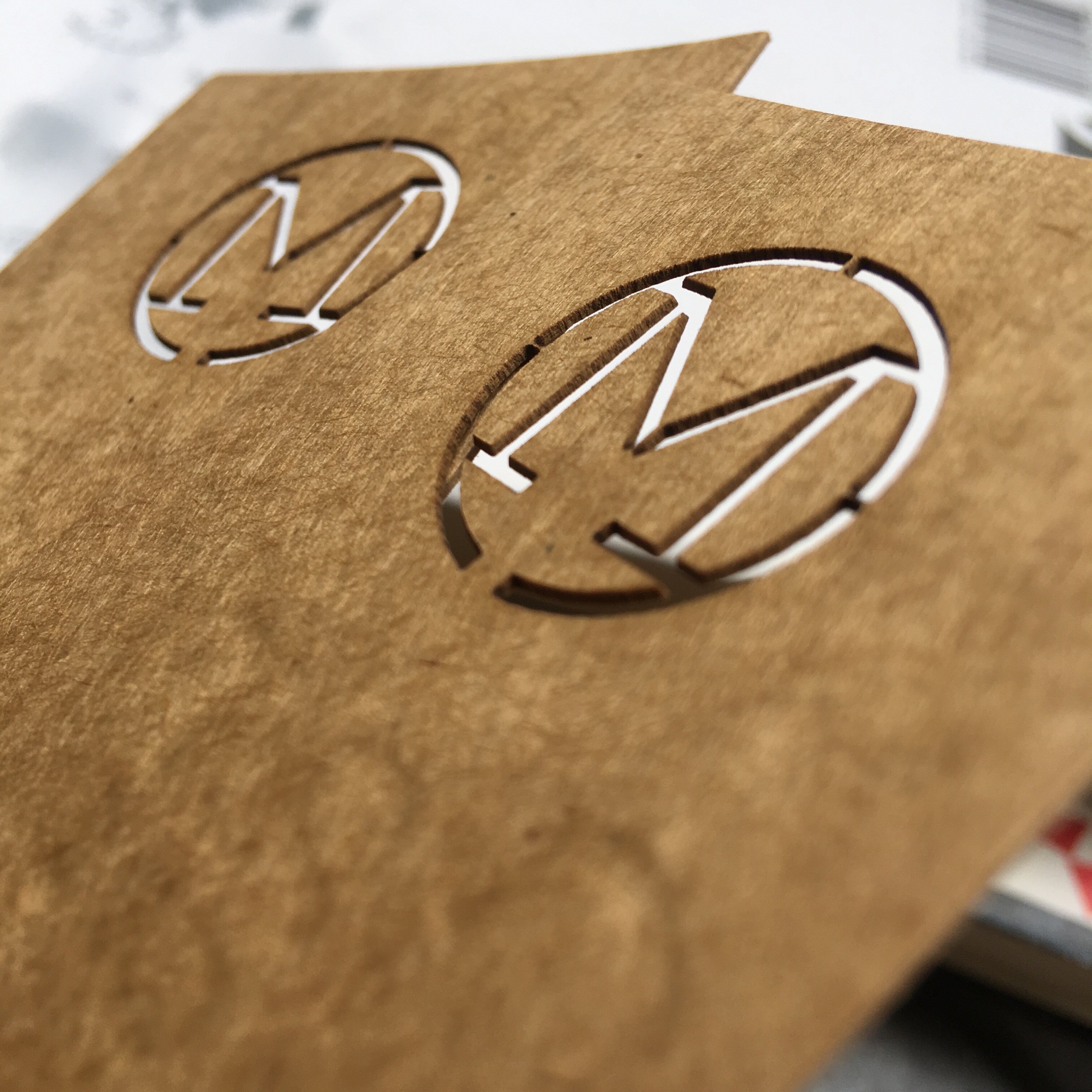 定制名片_高档特种纸激光镂空咭卡名片吊牌定制作双面印刷创意设计