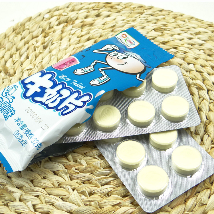伊利牛奶片32g*100袋原味整箱内蒙古儿童食品干吃奶片糖果零食