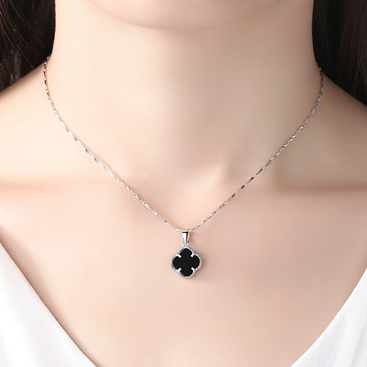 纯银四叶草项链 黑色_纯银四叶草项链 黑色折扣优惠券