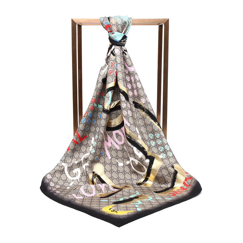 gucci/古驰 18春夏新款女士时尚印花方丝巾1 4434213g001