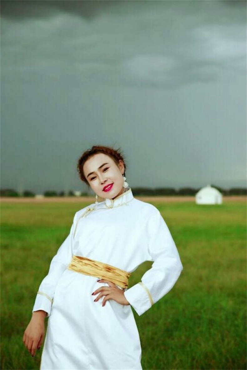 蒙古丽人女装白色传统蒙古袍民族元素长袍婚礼晚宴蒙古族少数民族