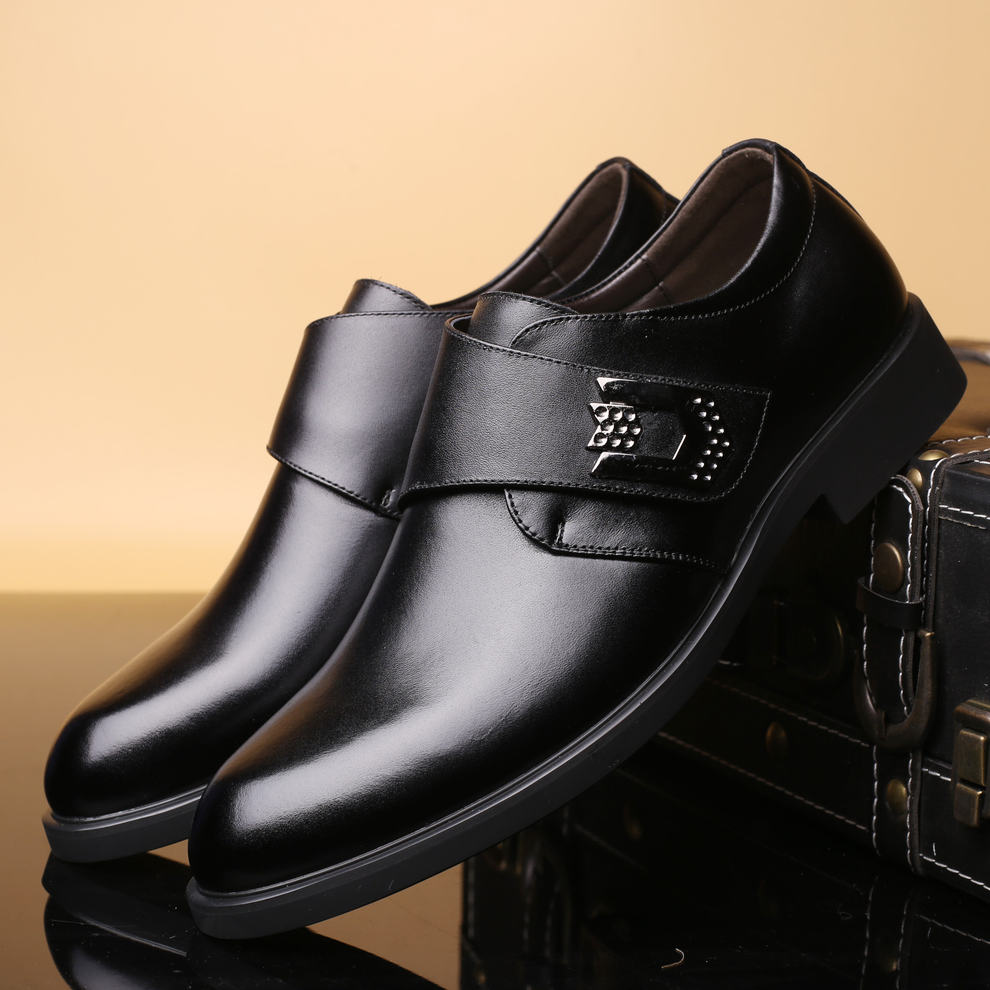 春秋男士商务休闲皮鞋男真皮英伦圆头韩版搭扣套脚青年牛皮男鞋子