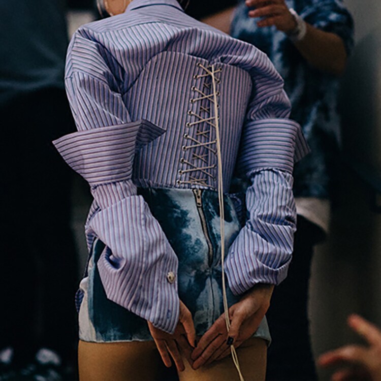 欧洲服饰的代表为衣物添色不少,是富有西方宫廷风特色的一款复古