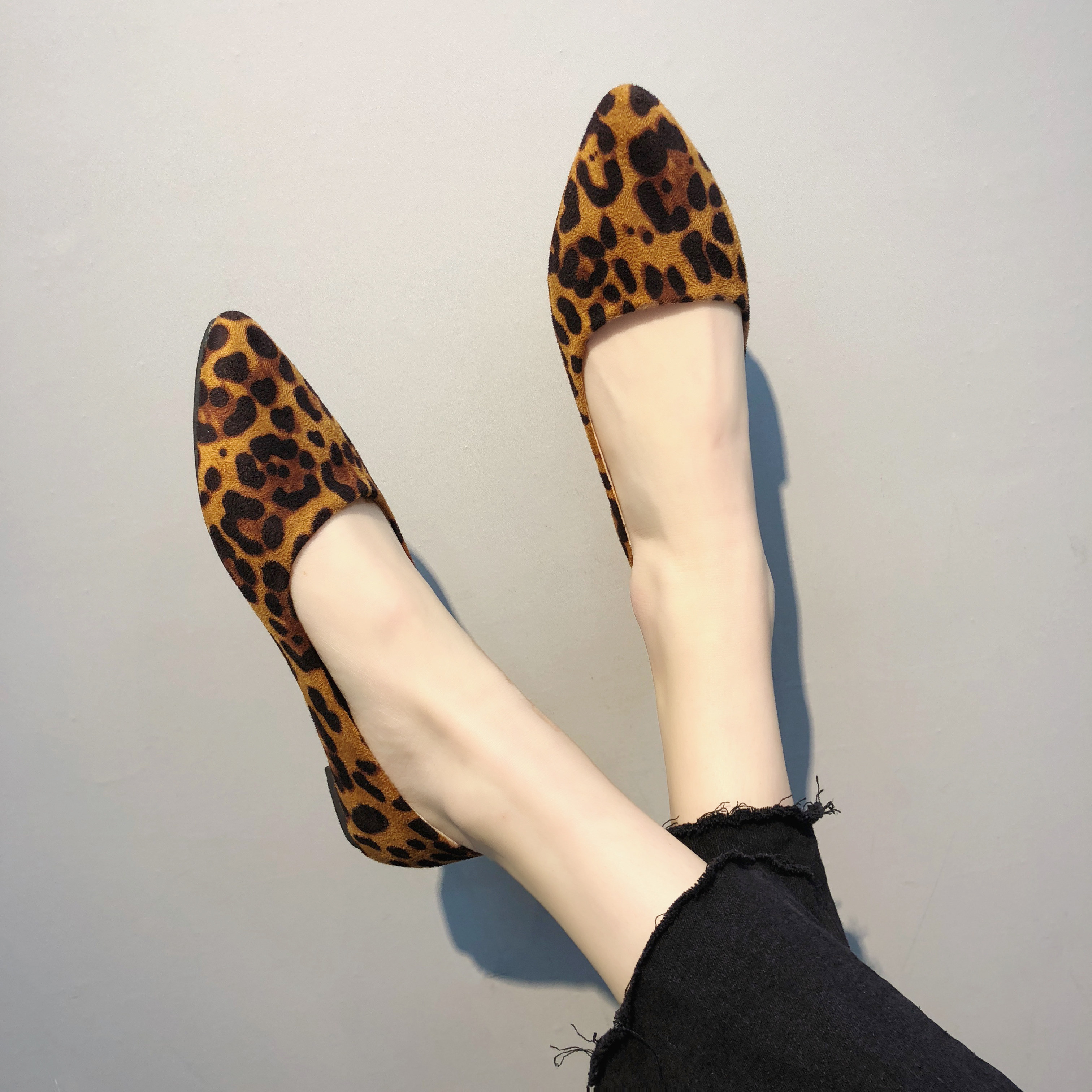 单鞋女平底 尖头 性感_平底鞋2019春款尖头软底浅口单鞋女士性感豹纹