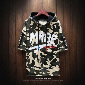 男生戴耳钉图片