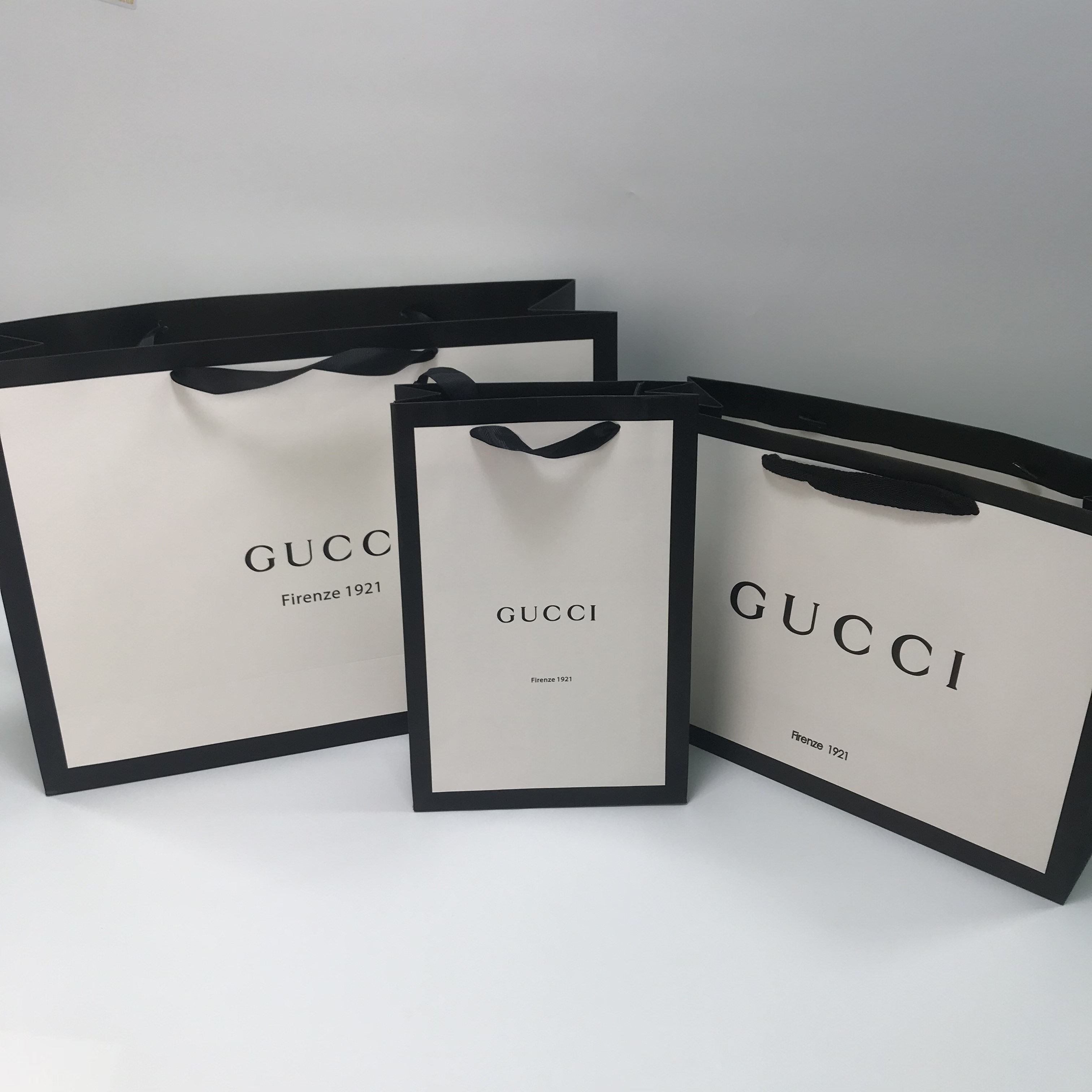 gucci围巾_gucci古驰纸袋包包袋子衣服围巾盒钱包皮带包装礼品袋香水