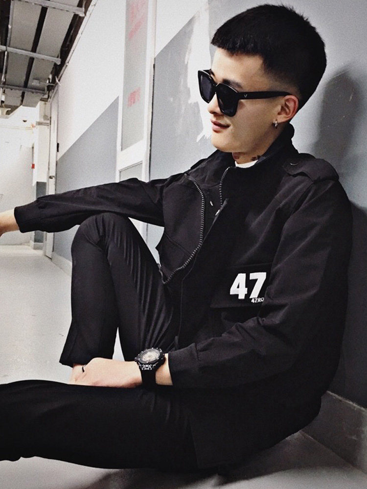 社会小伙潮流外套