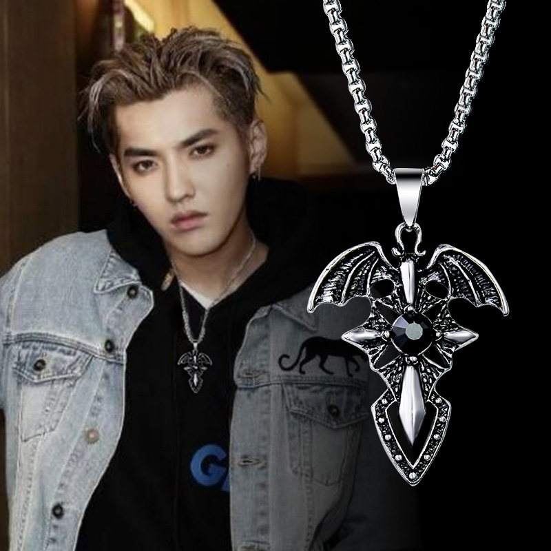 一折男士项链钛钢 日韩_吴亦凡同款项链日韩时尚复古十字架蝙蝠剑吊坠