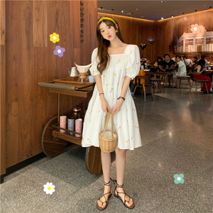 气质白色范衣服显瘦方领刺绣连衣裙碎花A字裙女神女潮中长款百搭