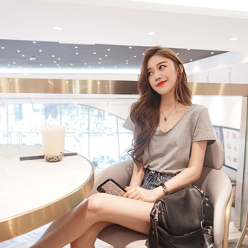 潇文自制款大v领小性感纯色女t恤