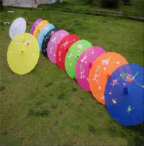 江贵和教手风琴