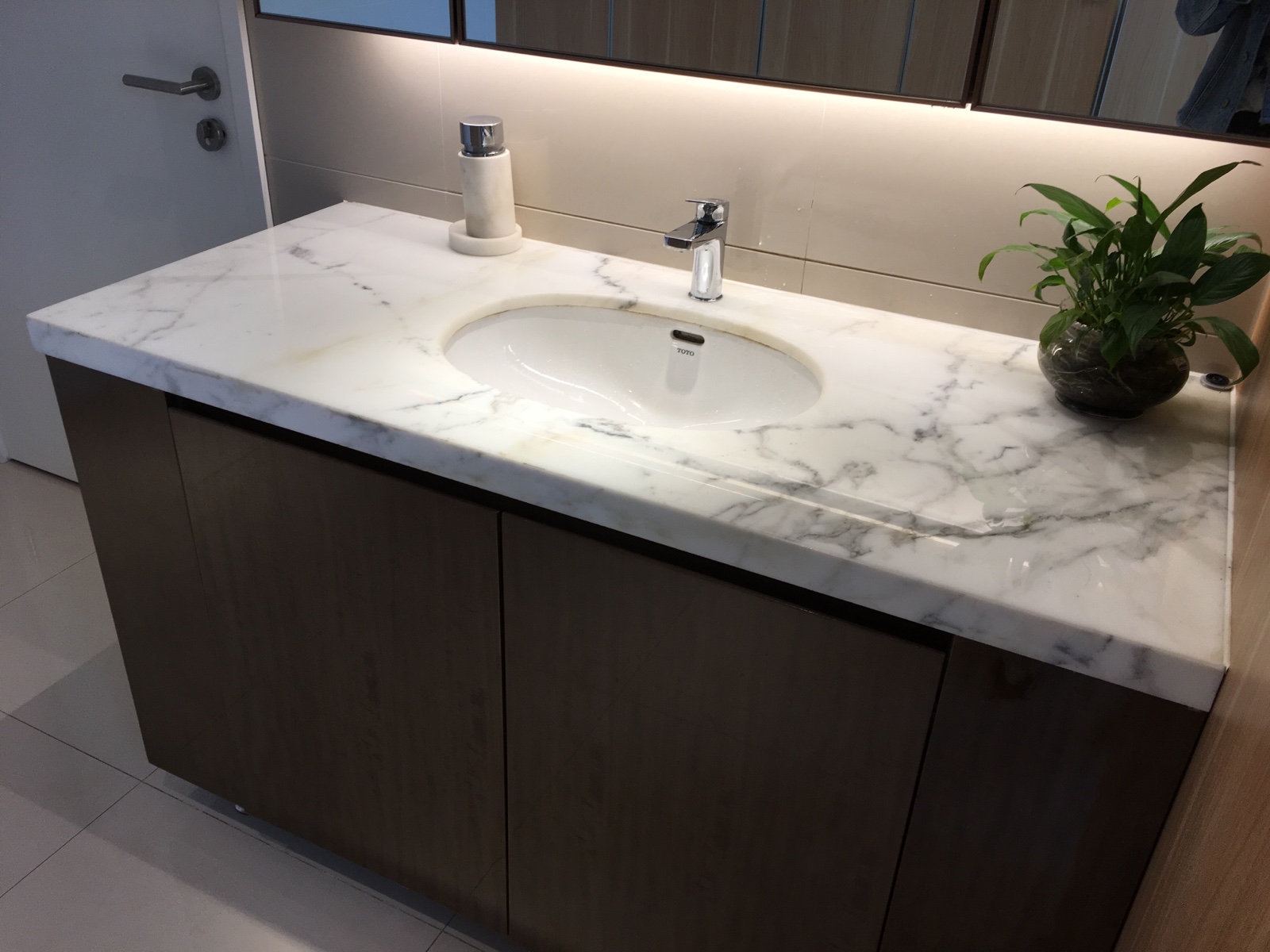 特价窗台石材台面_长沙石材天然大理石爵士白大花白窗台石背景线条