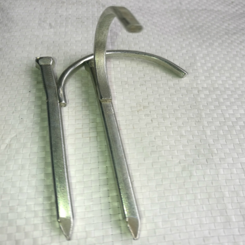 管卡水泥钉管卡圆钢钩钉管卡扣四分ppr水管钩钉安装固定