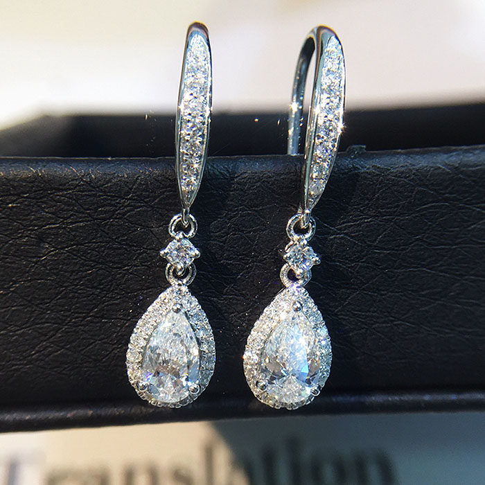 水滴钻石耳环_百圣珠宝 18k白金水滴钻石耳钉群镶砖石耳坠耳环女款