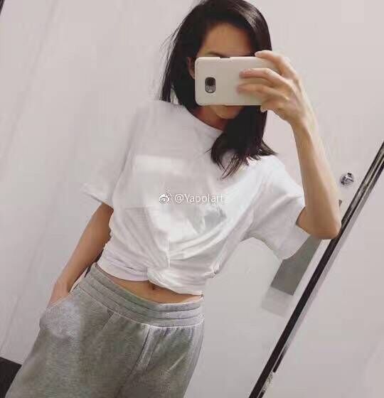 (现货)yaoolart蝴蝶扣性感露腰肚脐黑白纯色简约百搭tee恤