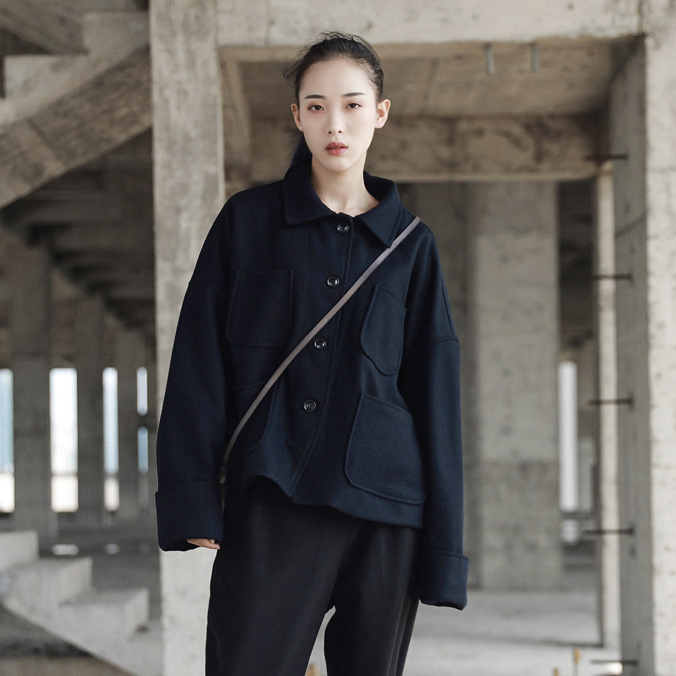 simple black 秋冬暗黑风日系藏青色毛呢宽松短款夹克外套女