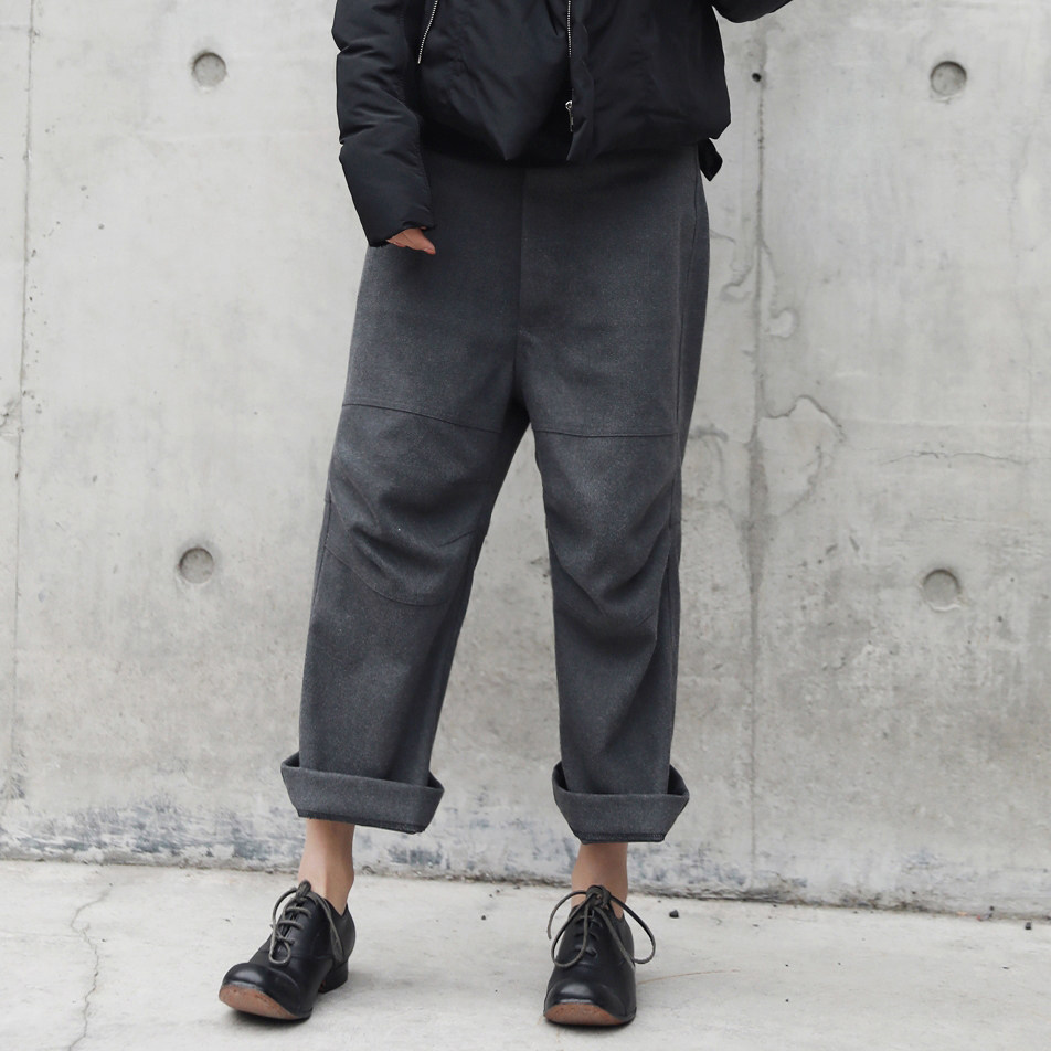 simple black 设计师膝盖褶皱灰色毛呢直筒九分裤