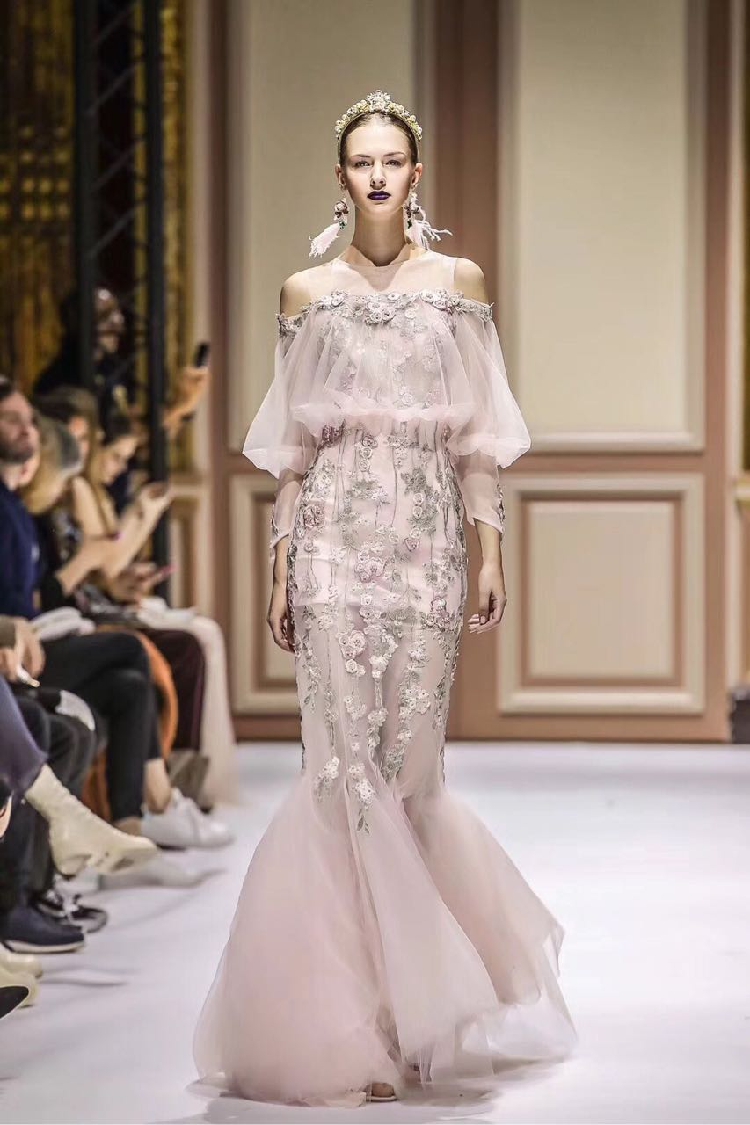 marie elie2018春夏巴黎时装周秀款 粉色樱花人鱼摆长礼服裙