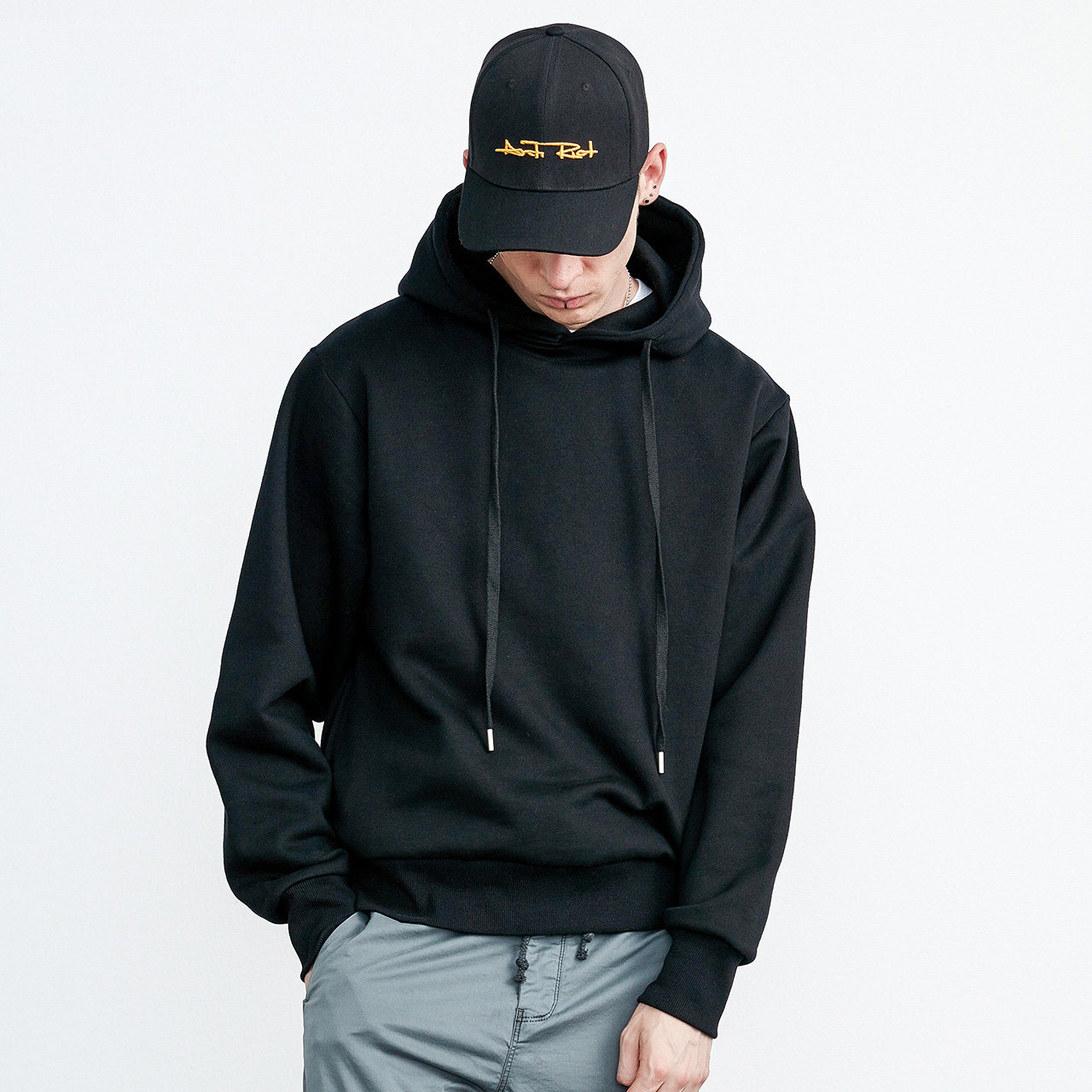 宽松连帽卫衣,打造气质潮男风范