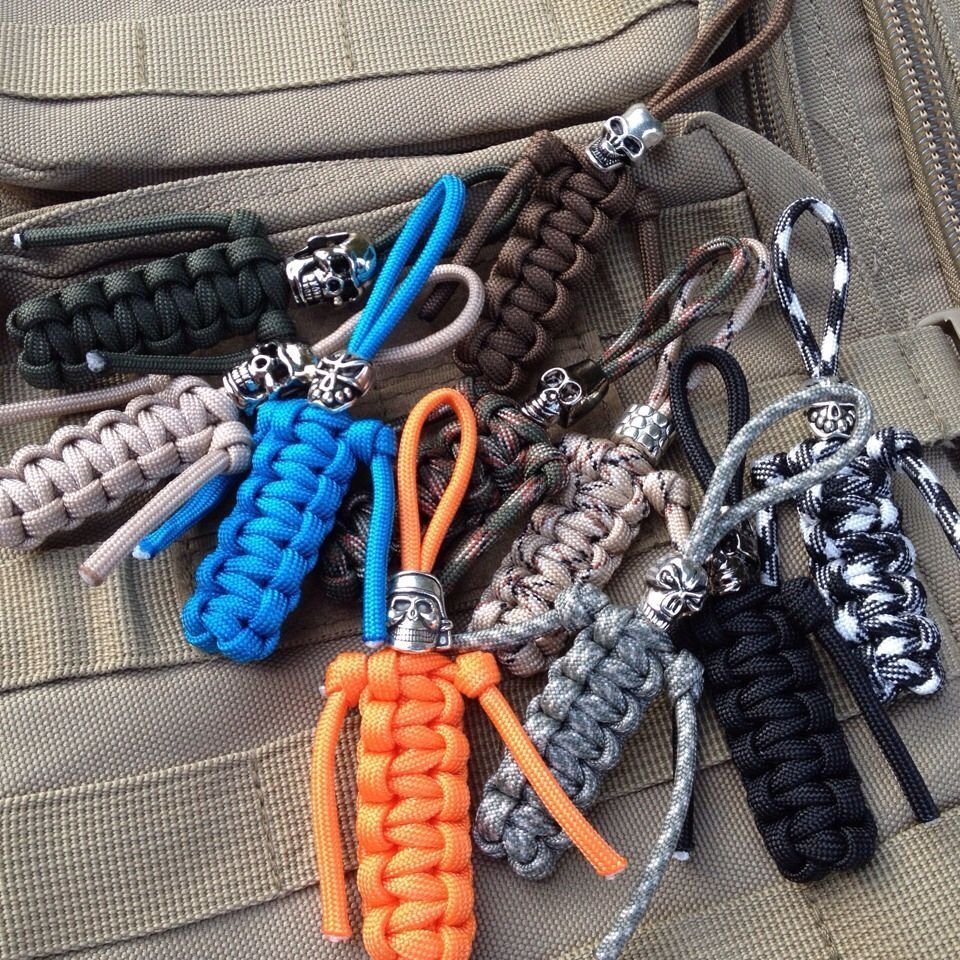 一折伞绳刀_稻草人 伞绳钥匙扣 伞绳配饰 纯手工编织 伞绳刀坠 背包