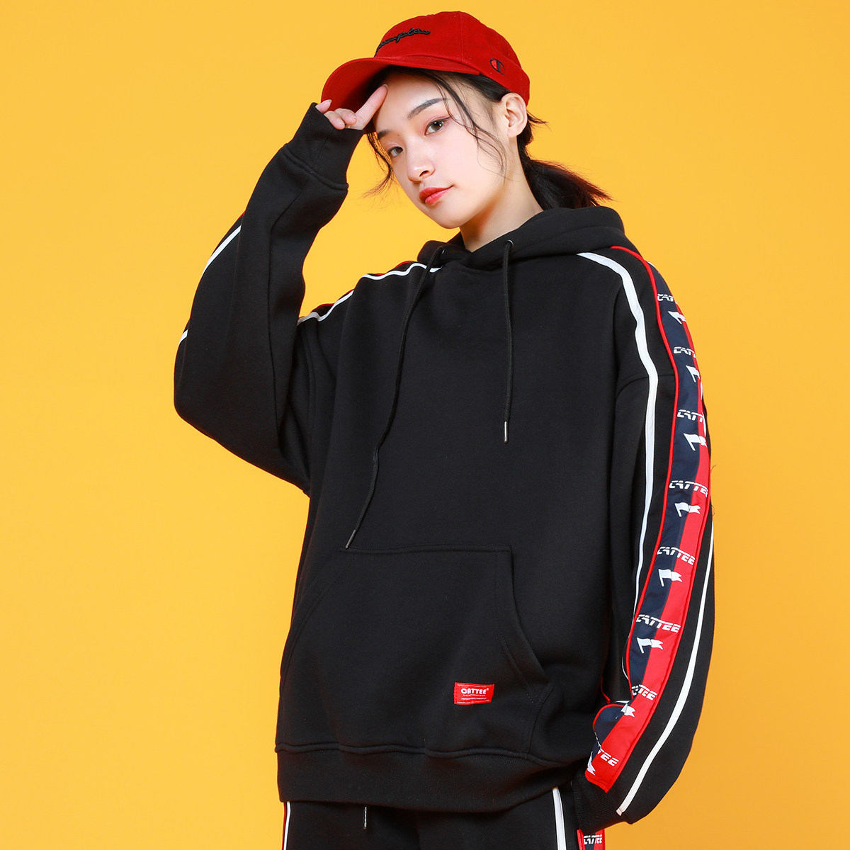 黑色卫衣女圆领