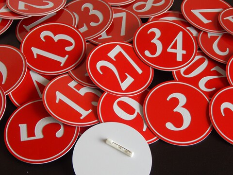 新阳标牌:号码牌数字麻辣烫叫号牌塑料记号牌钥匙牌手圈寄存编号牌手