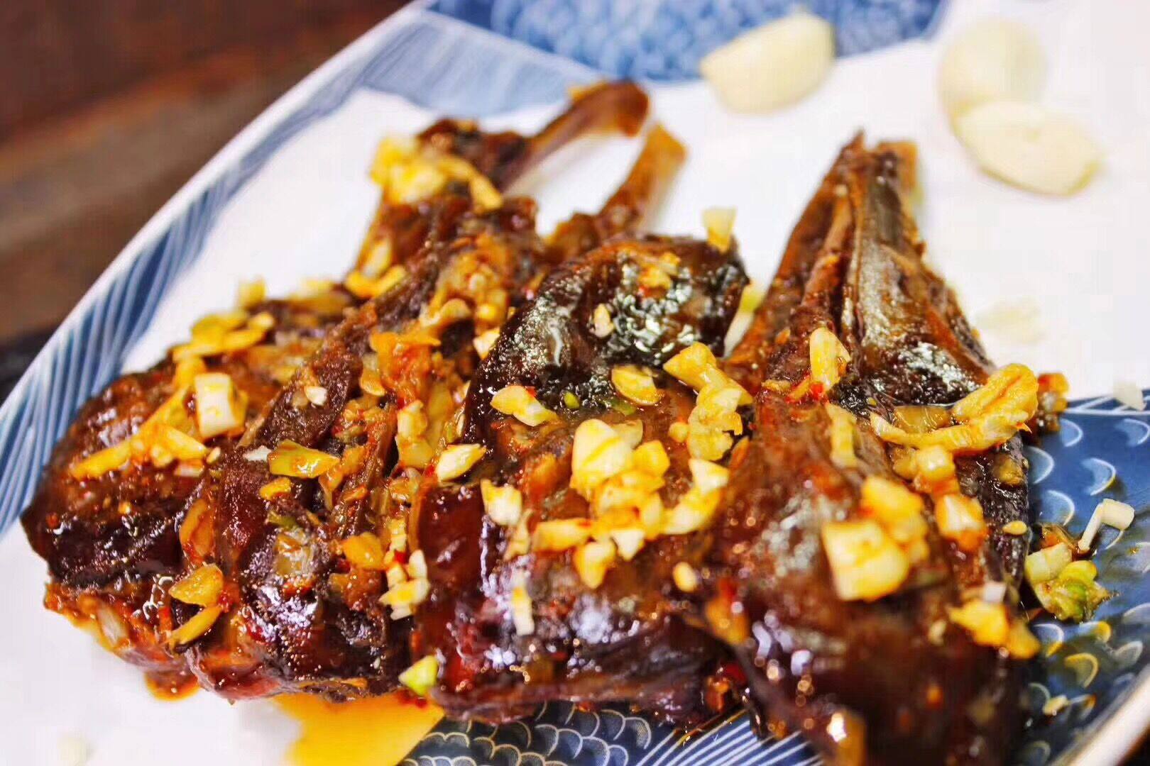 鸭头真空_秘制果木蒜泥香辣孜然鸭头 蒜泥麻辣鸭头 真空包装 零食私房