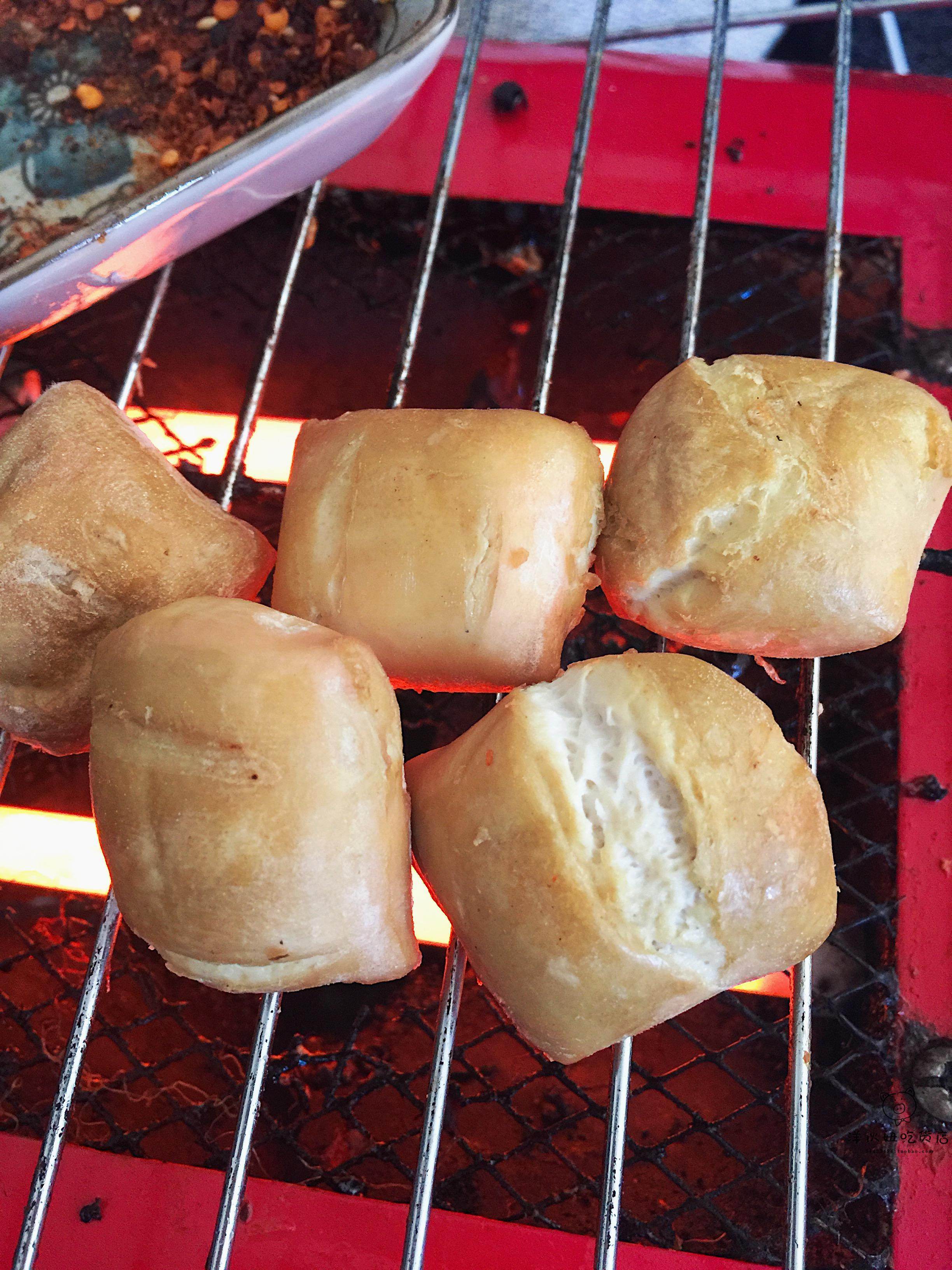 云南臭豆腐_云南豆腐烧臭烤豆腐石屏烧臭豆腐小豆腐 油炸 石屏豆腐