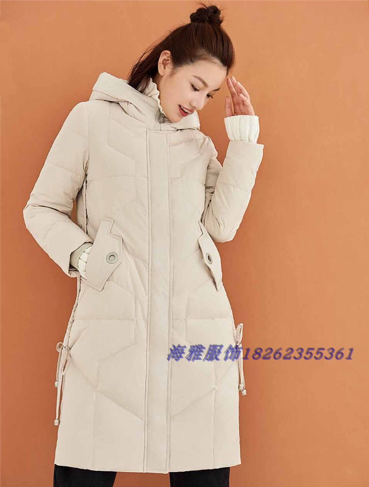 羽绒服衣壳女