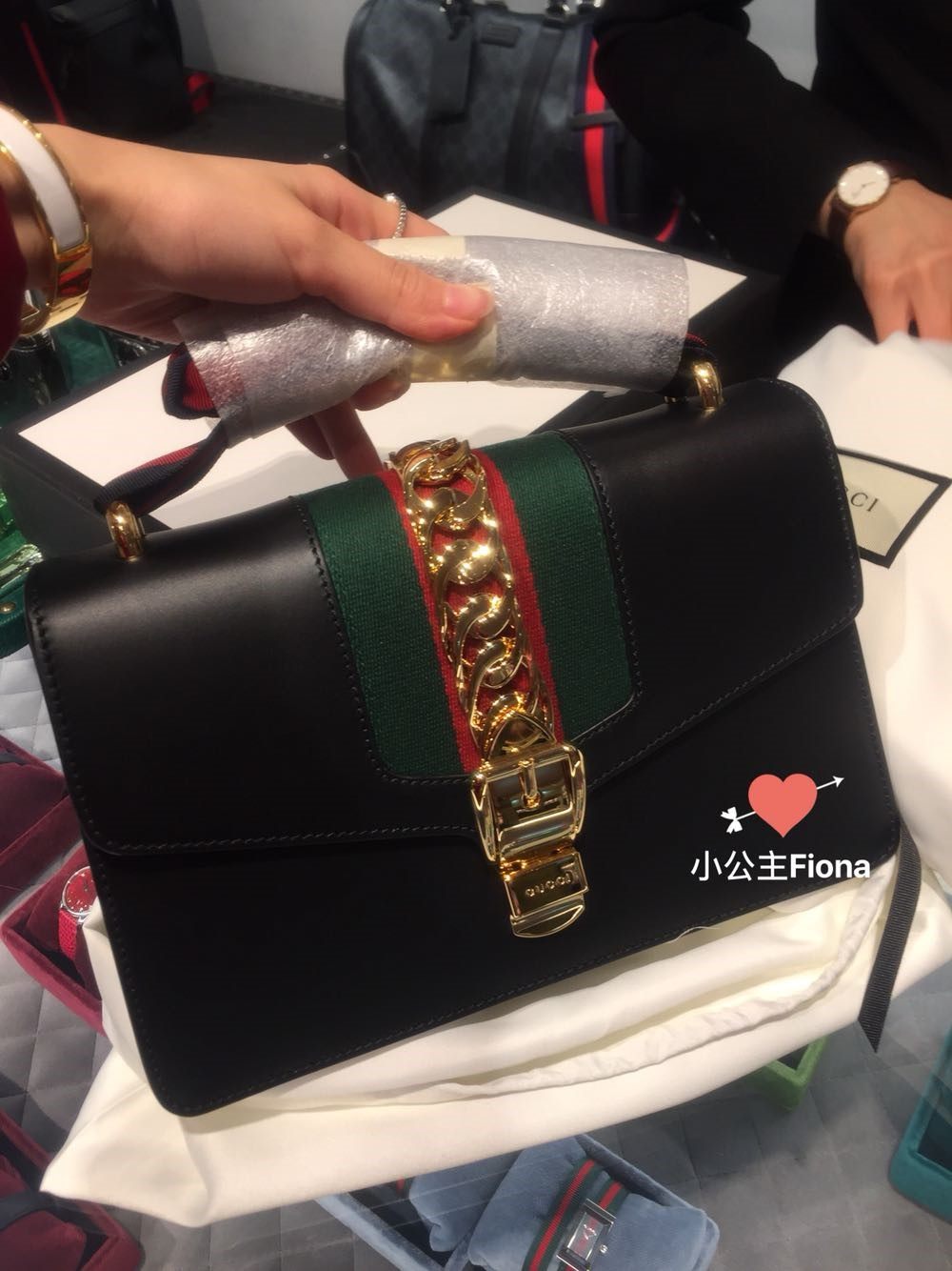 特价皮带 gucci 女_gucci sylvie系列经典款女士包包中号金扣黑色牛皮