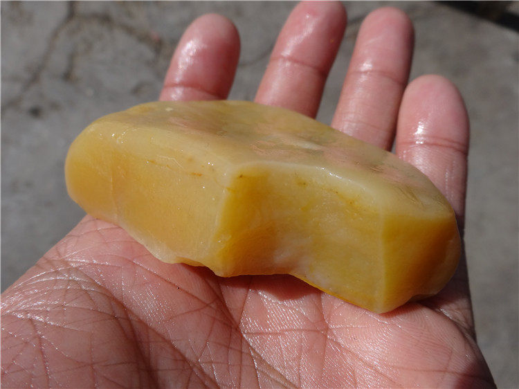 新疆克拉玛依金丝玉细料 泥玉 彩玉 宝石光 沙漠漆原石籽料