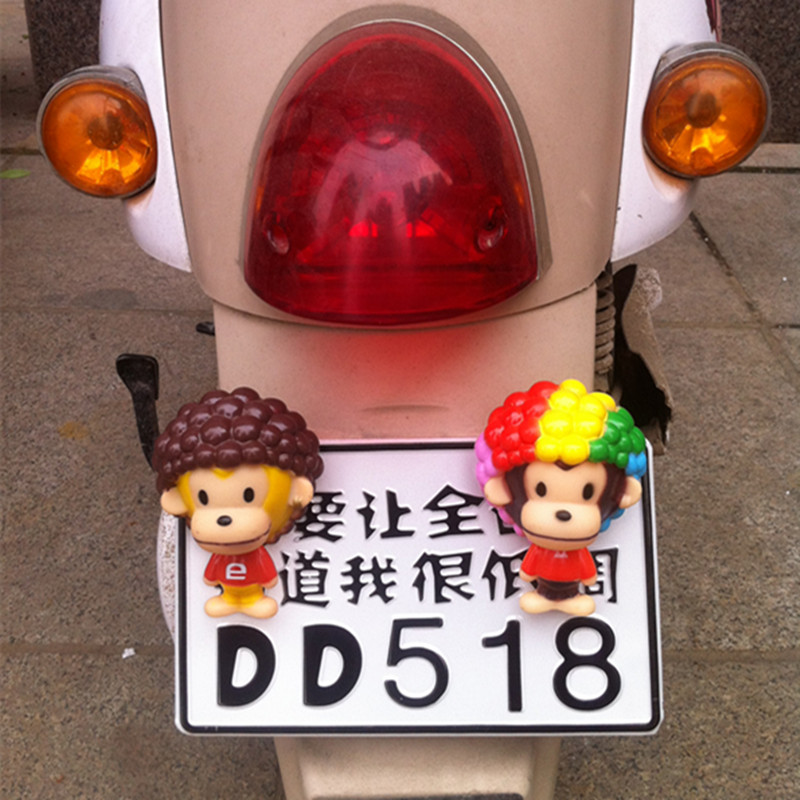 摩托车电动车牌照公仔 小龟王改装彩色爆炸头猴子公仔