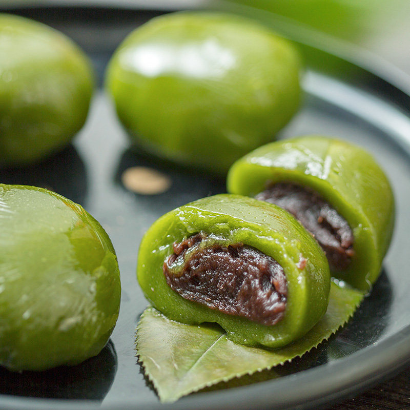 排队都很难吃到的艾草青团,除了肉松蛋黄的,豆沙的依旧也是一股泥石流