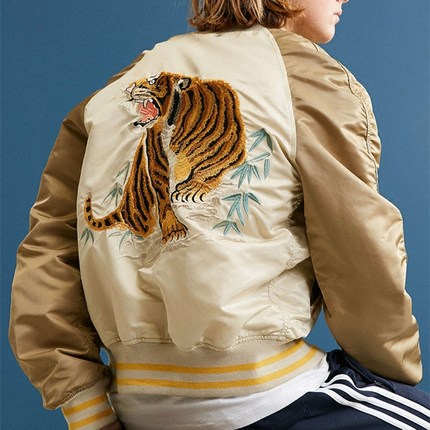 die welle 黑白两色 浮世绘 海浪刺绣 原色 短款 牛仔 外套 夹克_7折