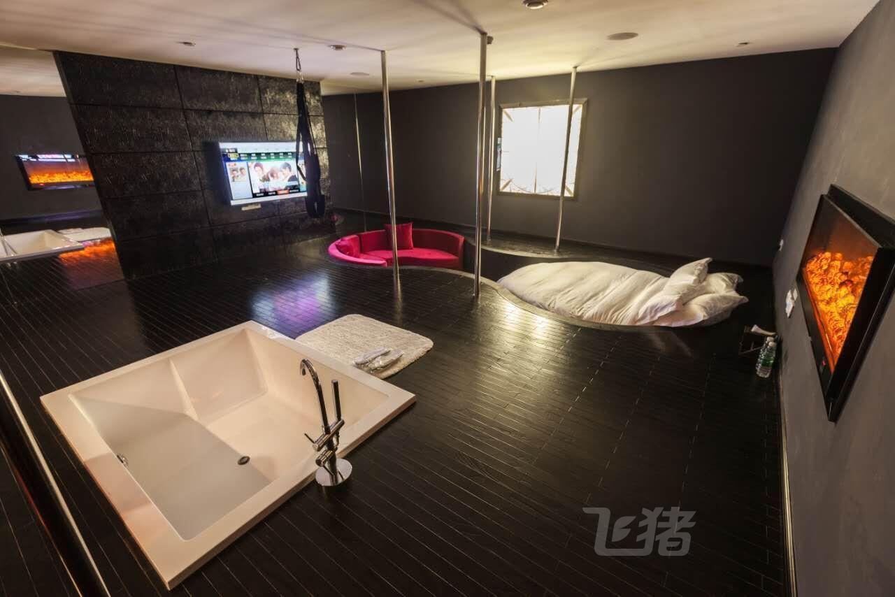 济南旅游 大明湖畔 泉城广场 mx时尚艺术酒店 水床 圆床 情趣房