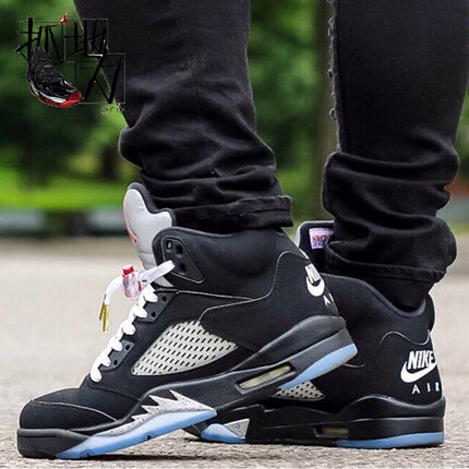 小鸿体育nike air jordan 乔5 aj5 元年 黑银 钩子 845035-003_7折