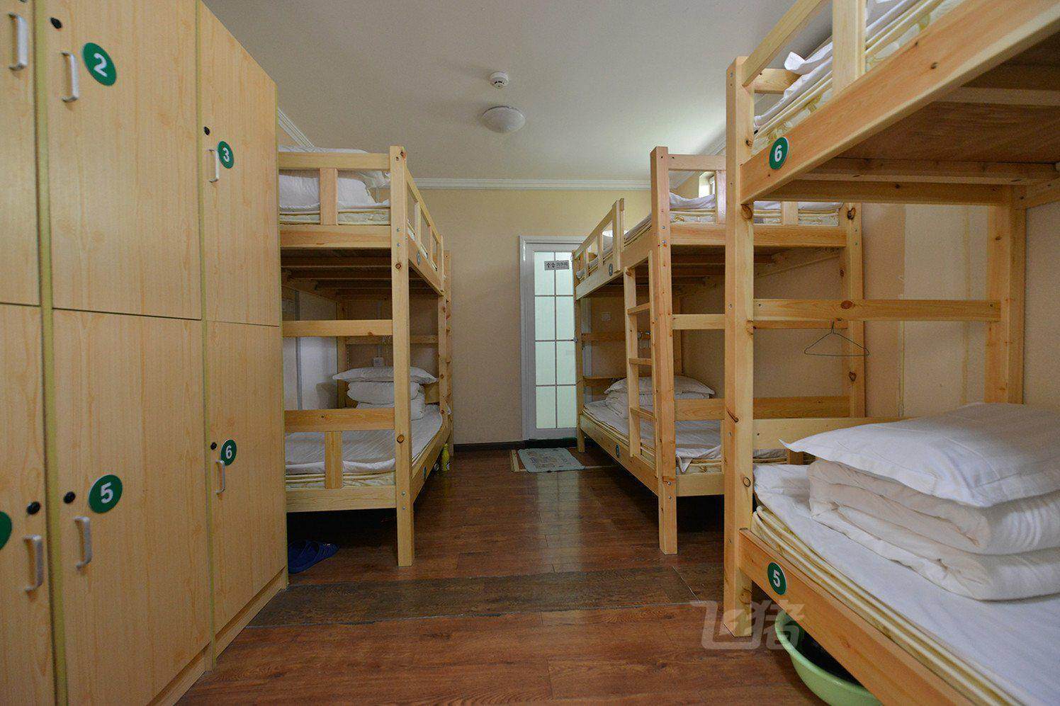 北京青年酒店德乐聚宾馆女生六人间床位房