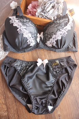 新款日系缎面绣花红黑色文胸大罩杯聚拢模杯性感诱惑内衣套装75gh