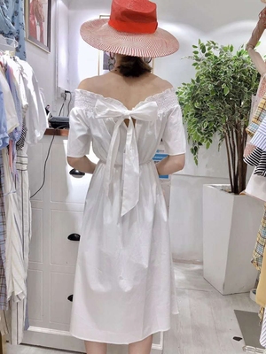 蕾妮renee夏季新款小清新简单露肩连衣裙收腰显瘦一字肩中长款裙