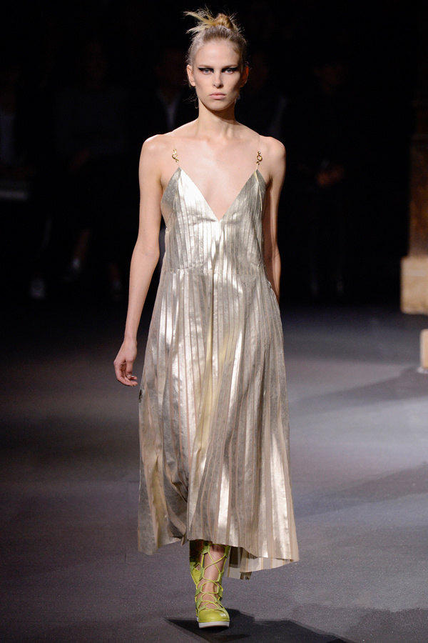 裙装潮流早知道,百褶裙正流行