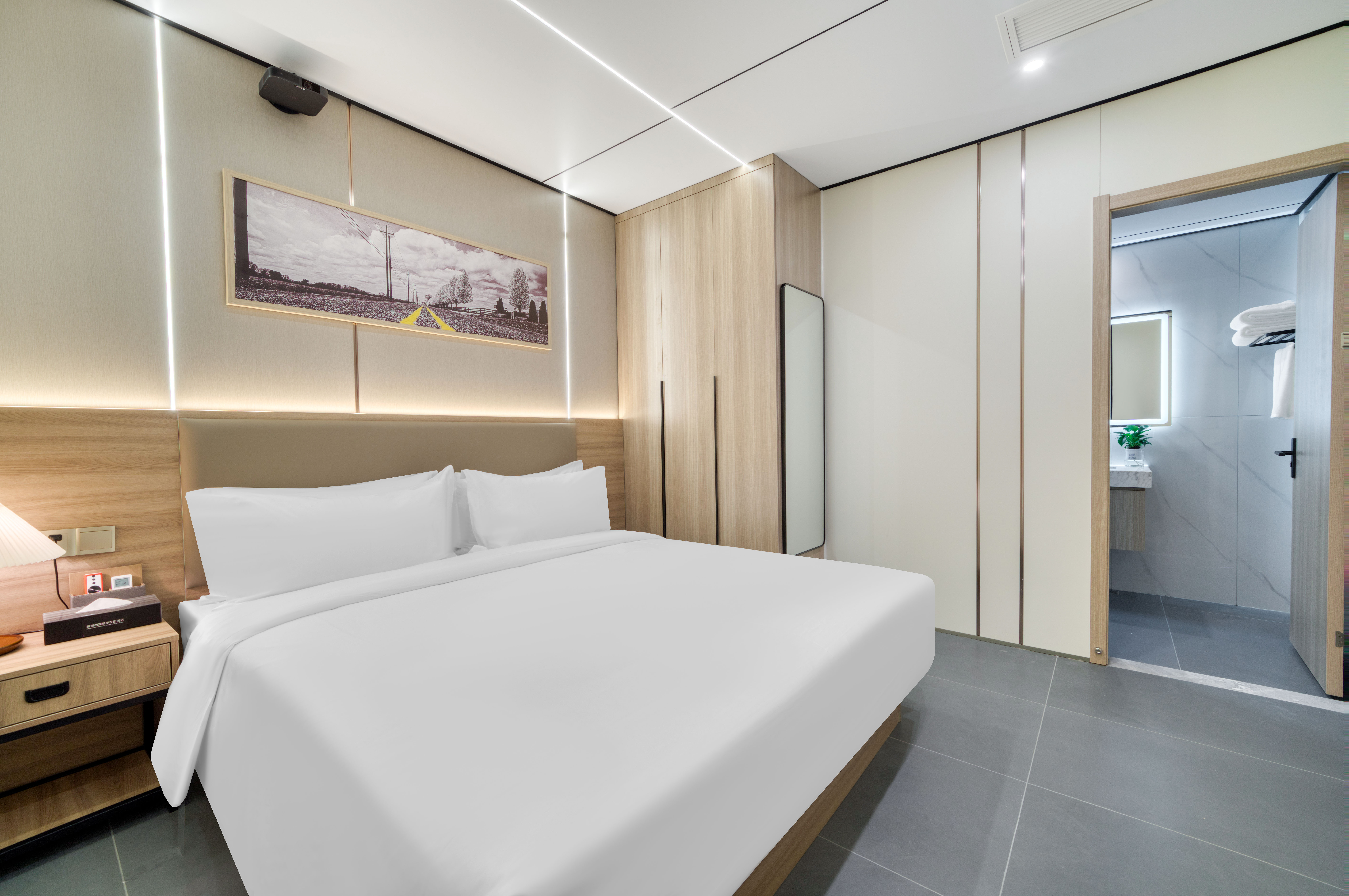 杭州西湖颐亭花园酒店轻尘简约大床房:疲惫的终点站